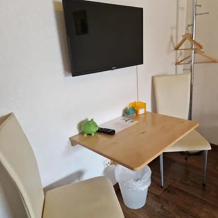Monteurwohnung - Parkplatz, Wlan & Kueche Lejlighed Gifhorn